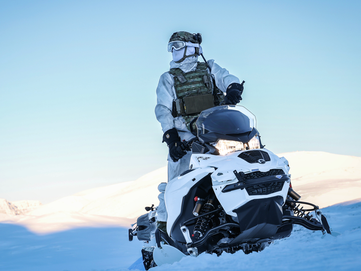 Royal Marine operating an Oversnow Reconnaissance Vehicle Photo Print 30 Commando Wall Art Military Decor UK Posters, Prints, & Visual Artwork Hampshire Prints 6 x 4 No Frame No