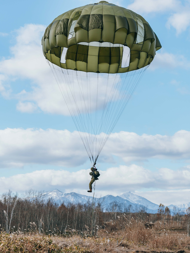 British Army Parachute Regiment Soldier Parachuting Japan 2025 Photo Print Wall Art Military Decor Posters, Prints, & Visual Artwork Hampshire Prints 6 x 4 No Frame No