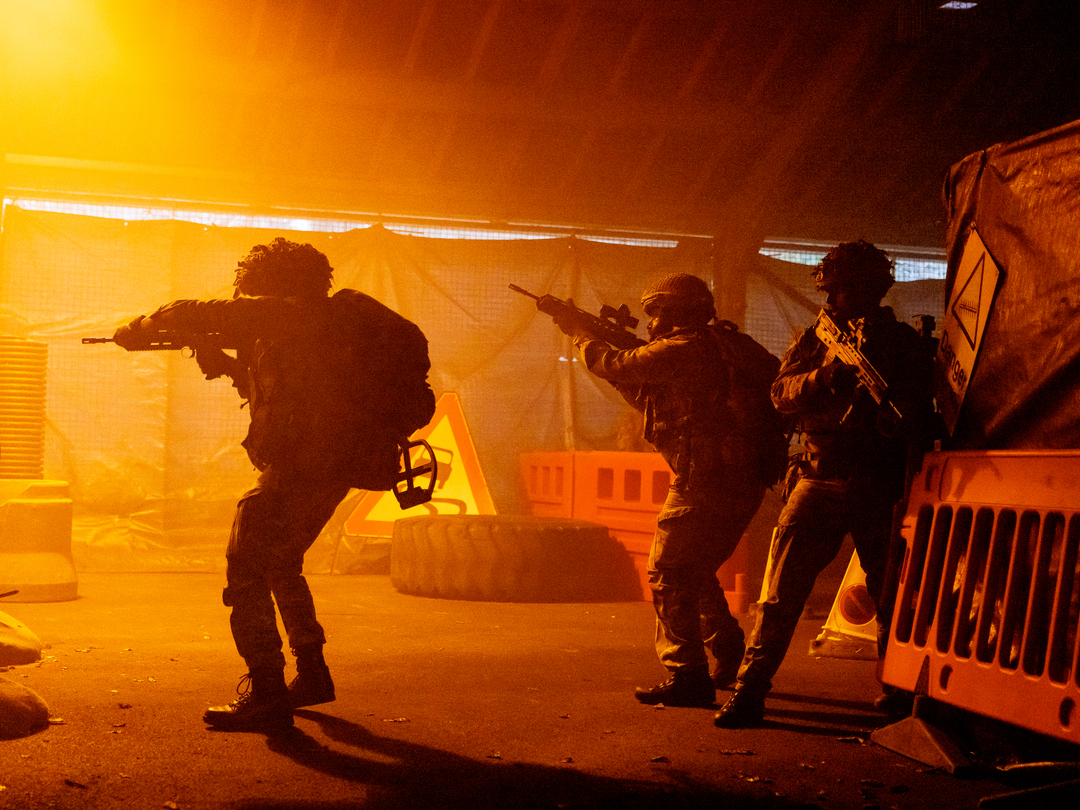 Irish Guards Soldiers Urban Warfare Training 2026 Photo Print – Guards Regiment Wall Art, Military Decor Posters, Prints, & Visual Artwork Hampshire Prints 6 x 4 No Frame No