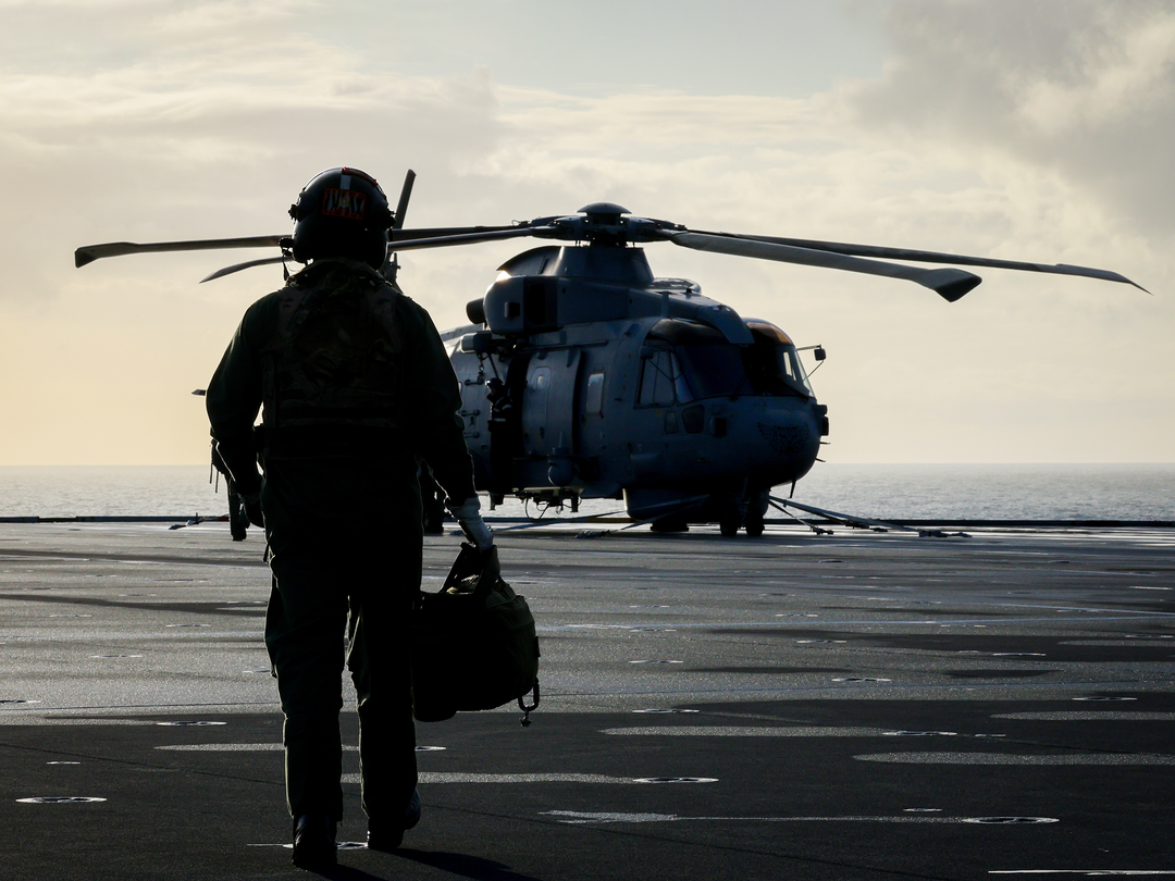 Royal Navy Aircrew and Merlin Helicopter Photo Print Wall Art Naval Aircraft Decor Posters, Prints, & Visual Artwork Hampshire Prints 6 x 4 No Frame No