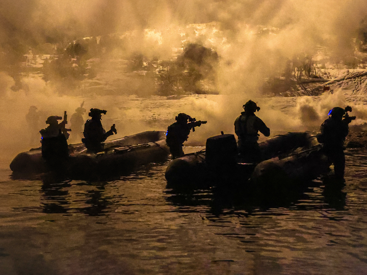 Royal Marines beach assault at Night live firing Photo Print 30 Commando Wall Art Military Decor UK Posters, Prints, & Visual Artwork Hampshire Prints 6 x 4 No Frame No