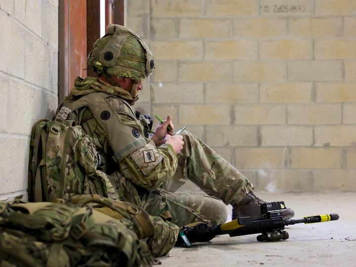 British Army 1 LANCS Soldiers Wearing the Tactical Engagement Simulation System Photo Print Wall Art Military Decor Posters, Prints, & Visual Artwork Hampshire Prints 6 x 4 No Frame No