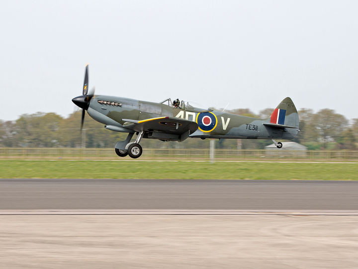 RAF Spitfire Takeoff Photo Print Royal Air Force Aircraft Wall Art Aviation Decor Poster Posters, Prints, & Visual Artwork Hampshire Prints 6 x 4 No Frame No