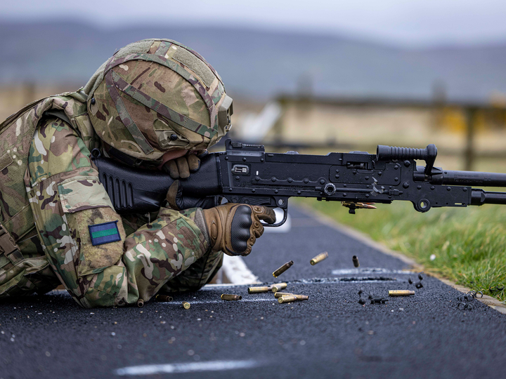 British Army Reserve Trooper firing a GPMG Photo Print Wall Art Military Decor Poster Posters, Prints, & Visual Artwork Hampshire Prints 6 x 4 No Frame No