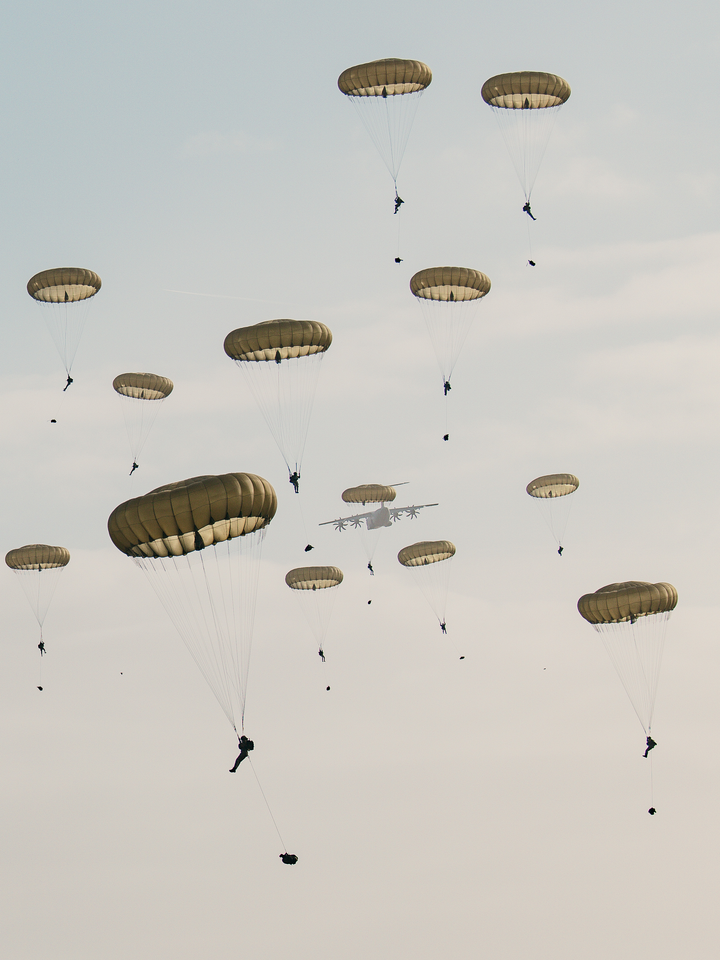 British Army Parachute Regiment Parachuting 2026 Photo Print Wall Art Military Decor Posters, Prints, & Visual Artwork Hampshire Prints 6 x 4 No Frame No