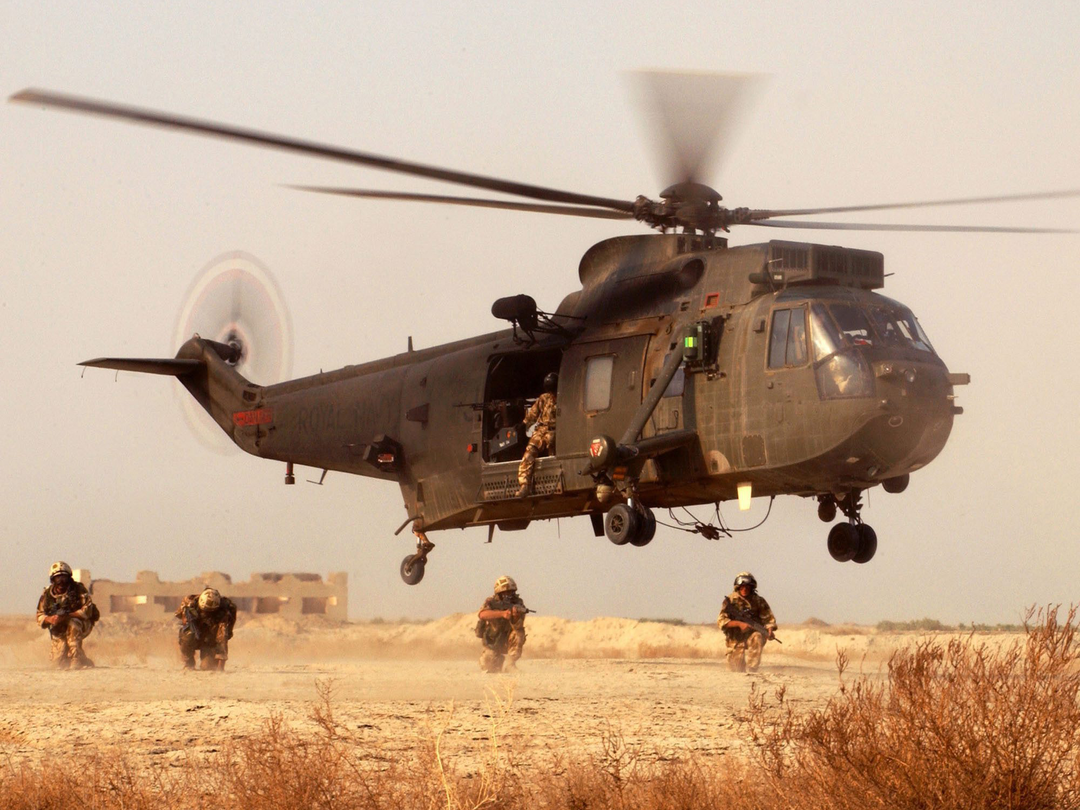 Royal Navy Sea King HC4 846 NAS Army Patrol Basra July 2003