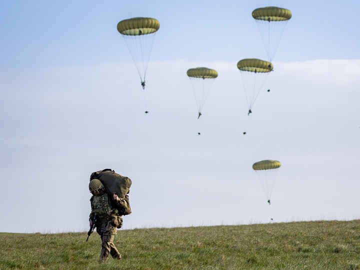 British Army Paratrooper Portrait 2026 Photo Print Wall Art Military Decor Poster Posters, Prints, & Visual Artwork Hampshire Prints 6 x 4 No Frame No