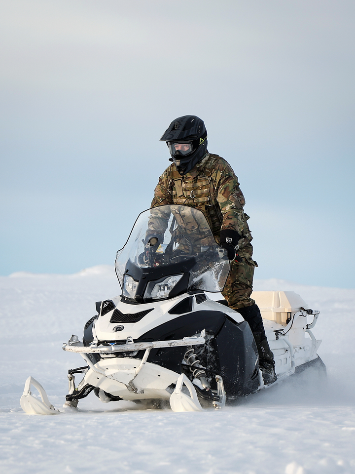 Royal Marine Commando Drives an Oversnow Reconnaissance Vehicle Photo Print in Norway Marines Wall Art Military Decor Posters, Prints, & Visual Artwork Hampshire Prints 6 x 4 No Frame No