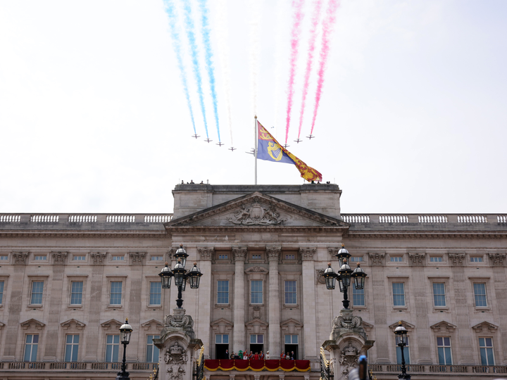 RAF Red Arrows Buckingham Palace flyover Photo Print - Royal Air Force Aircraft Hampshire Prints 6 x 4 No Frame No