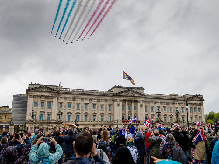 RAF Red Arrows Buckingham Palace flyover Photo Print - Royal Air Force Aircraft Hampshire Prints 6 x 4 No Frame No