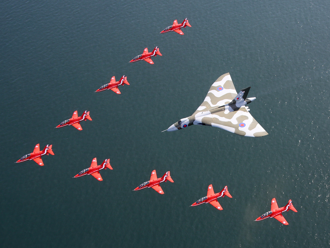 RAF Red Arrows and Vulcan bomber Photo Print Royal Air Force Aircraft Aerobatic Display Wall Art Aviation Decor UK Posters, Prints, & Visual Artwork Hampshire Prints 6 x 4 No Frame No