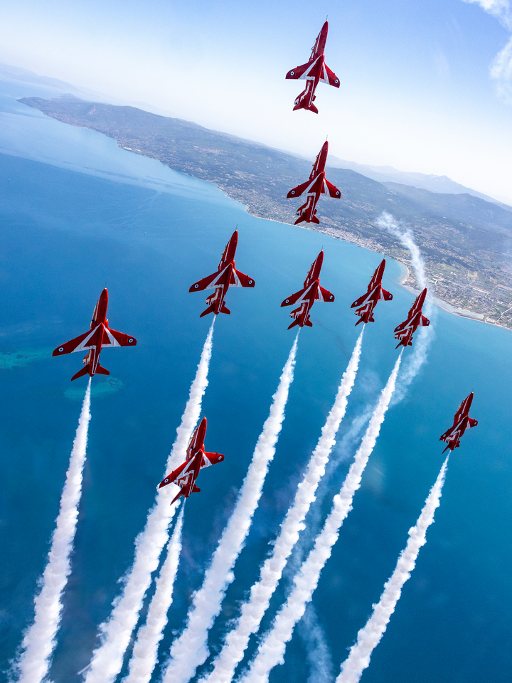 RAF Red Arrows Vertical Climb Photo Print - Royal Air Force Aircraft Hampshire Prints 6 x 4 No Frame No