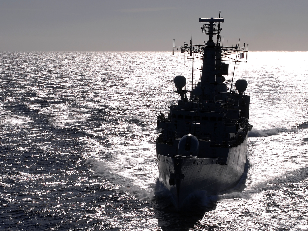 HMS Campbeltown (F86) Royal Navy Type 22 Frigate Silhouette Photo Print Wall Art Decor Posters, Prints, & Visual Artwork Hampshire Prints 6 x 4 No Frame No