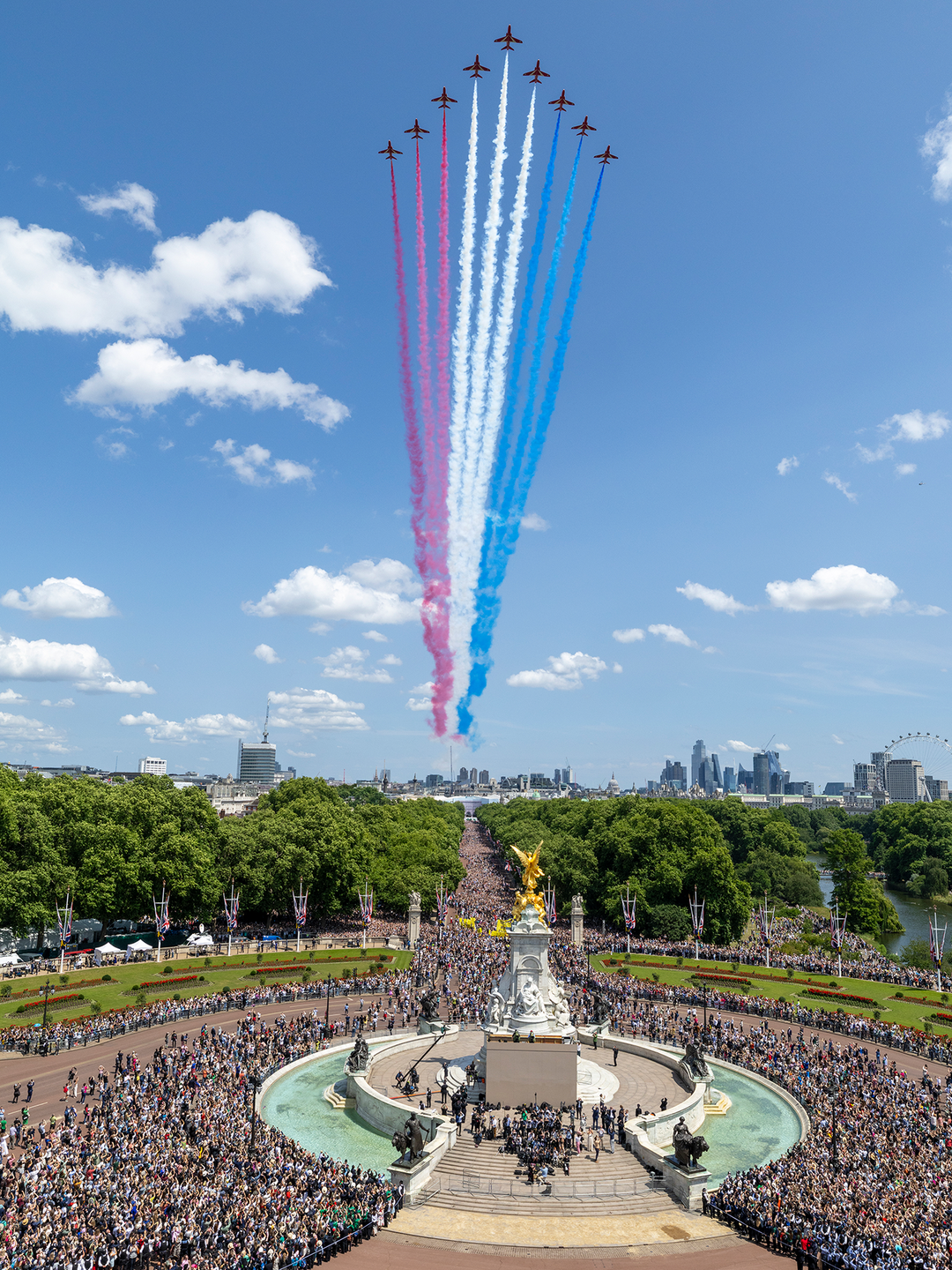 RAF Red Arrows Over Buckingham Palace Portrait Photo Print - Royal Air Force Aircraft Posters, Prints, & Visual Artwork Hampshire Prints 6 x 4 No Frame No