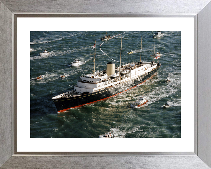 HMY Britannia Royal Yacht December 1997 Photo Print - Posters, Prints, & Visual Artwork - by Hampshire Prints (image 6 of 9)