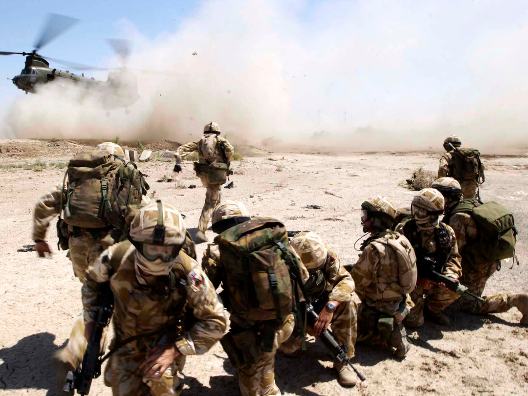 British Army Royal Welch Fusiliers Chinook Iraq July 2004