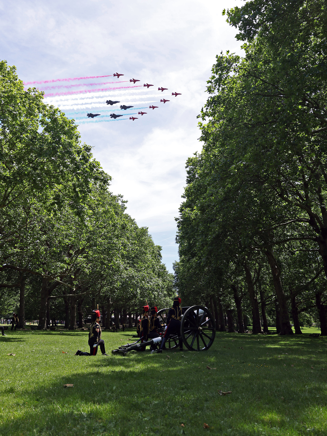 RAF Red Arrows Flyover Green Park London 2026 Photo Print - Posters, Prints, & Visual Artwork - by Hampshire Prints (image 1 of 9)