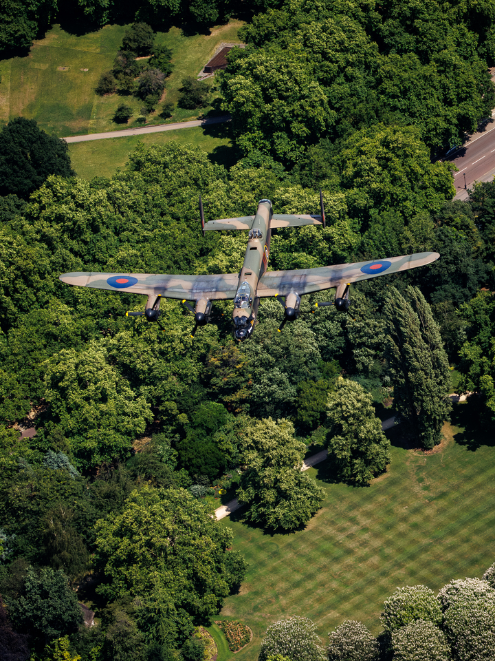 RAF Lancaster Over Buckingham Palace Photo Print - Royal Air Force Aircraft Hampshire Prints 6 x 4 No Frame No