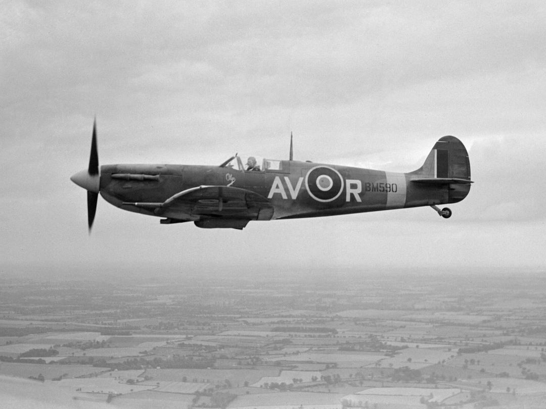 RAF Spitfire Mk Vb Flying Photo Print Royal Air Force Aircraft Wall Art Aviation Military Decor Posters, Prints, & Visual Artwork Hampshire Prints 6 x 4 No Frame No