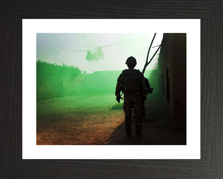 British Army 1 RIFLES Green Smoke Chinook Omid Haft 2011