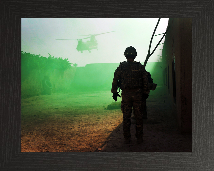 British Army 1 RIFLES Green Smoke Chinook Omid Haft 2011