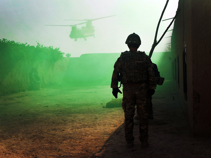 British Army 1 RIFLES Green Smoke Chinook Omid Haft 2011