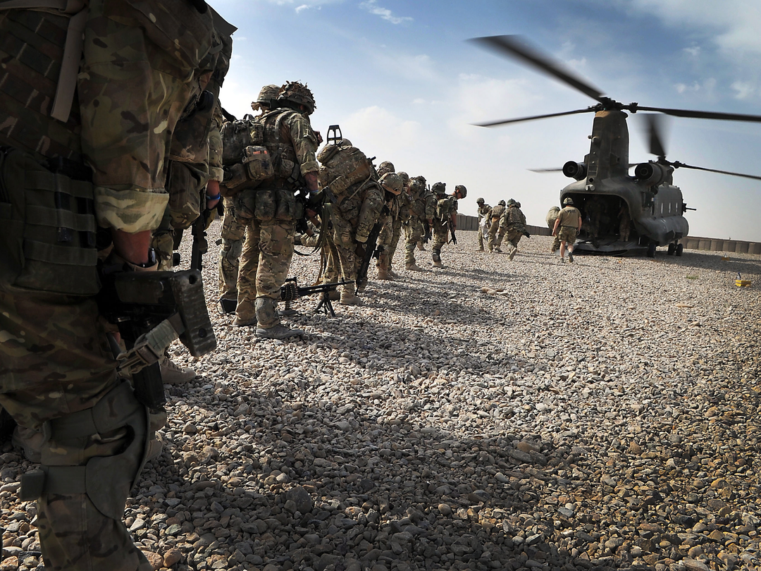 British Army 1 RIFLES Board Chinook Omid Haft 2011