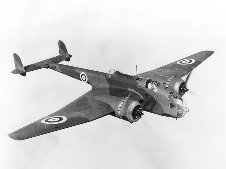 RAF Handley Page H.P.52 Hampden Mk 1 in flight Photo Print - Royal Air Force Aircraft Posters, Prints, & Visual Artwork Hampshire Prints 6 x 4 No Frame No