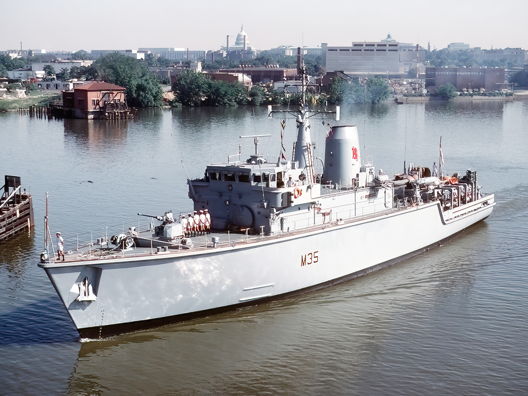 HMS Dulverton (M35) Royal Navy Hunt Class Mine Warfare Vessel Washington Photo Print Wall Art Naval Decor Posters, Prints, & Visual Artwork Hampshire Prints 6 x 4 No Frame No