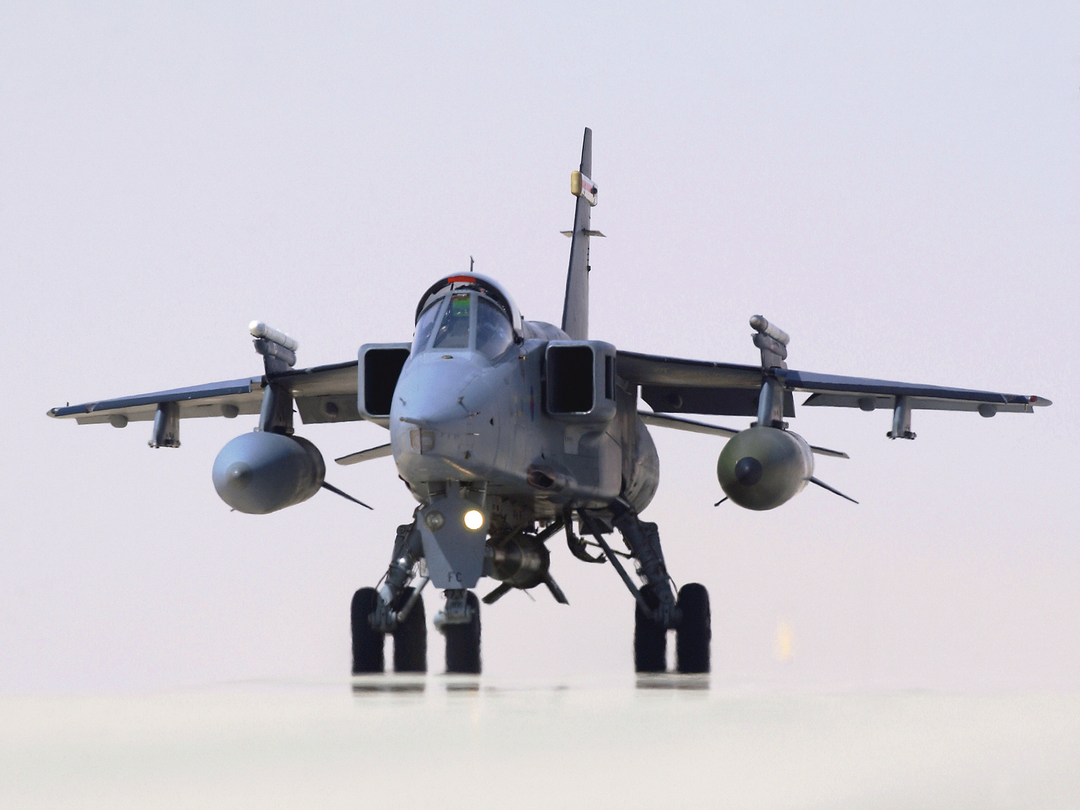 RAF Jaguar Taking off in Oman 2005 Royal Air Force Aircraft Photo Print Wall Art Aviation Decor UK Posters, Prints, & Visual Artwork Hampshire Prints 6 x 4 No Frame No