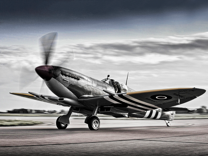 RAF Supermarine Spitfire at RAF Coningsby 2013 Royal Air Force Aircraft Photo Print Wall Art Aviation Decor UK Posters, Prints, & Visual Artwork Hampshire Prints 6 x 4 No Frame No