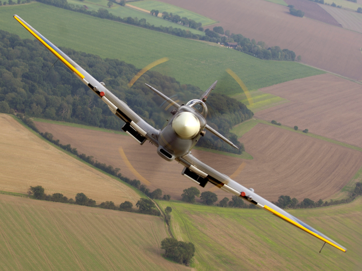 RAF Supermarine Spitfire in Flight Front on View Royal Air Force Aircraft Photo Print Wall Art Aviation Decor UK Posters, Prints, & Visual Artwork Hampshire Prints 6 x 4 No Frame No