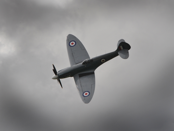 RAF Supermarine Spitfire in Flight over RAF Shawbury Royal Air Force Aircraft Photo Print Wall Art Aviation Decor UK Posters, Prints, & Visual Artwork Hampshire Prints 6 x 4 No Frame No