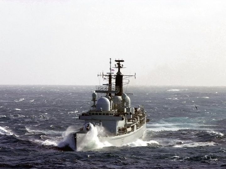 HMS Edinburgh (D97) Royal Navy Type 42 Destroyer Heavy Seas Photo Print Wall Art Decor Posters, Prints, & Visual Artwork Hampshire Prints 6 x 4 No Frame No