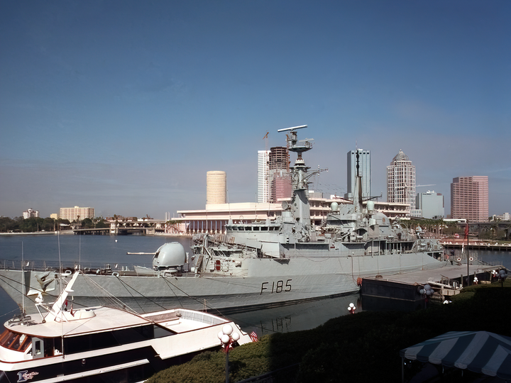 HMS Avenger (F185) Royal Navy Type 21 Frigate Alongside Photo Print Wall Art Decor Posters, Prints, & Visual Artwork Hampshire Prints 6 x 4 No Frame No