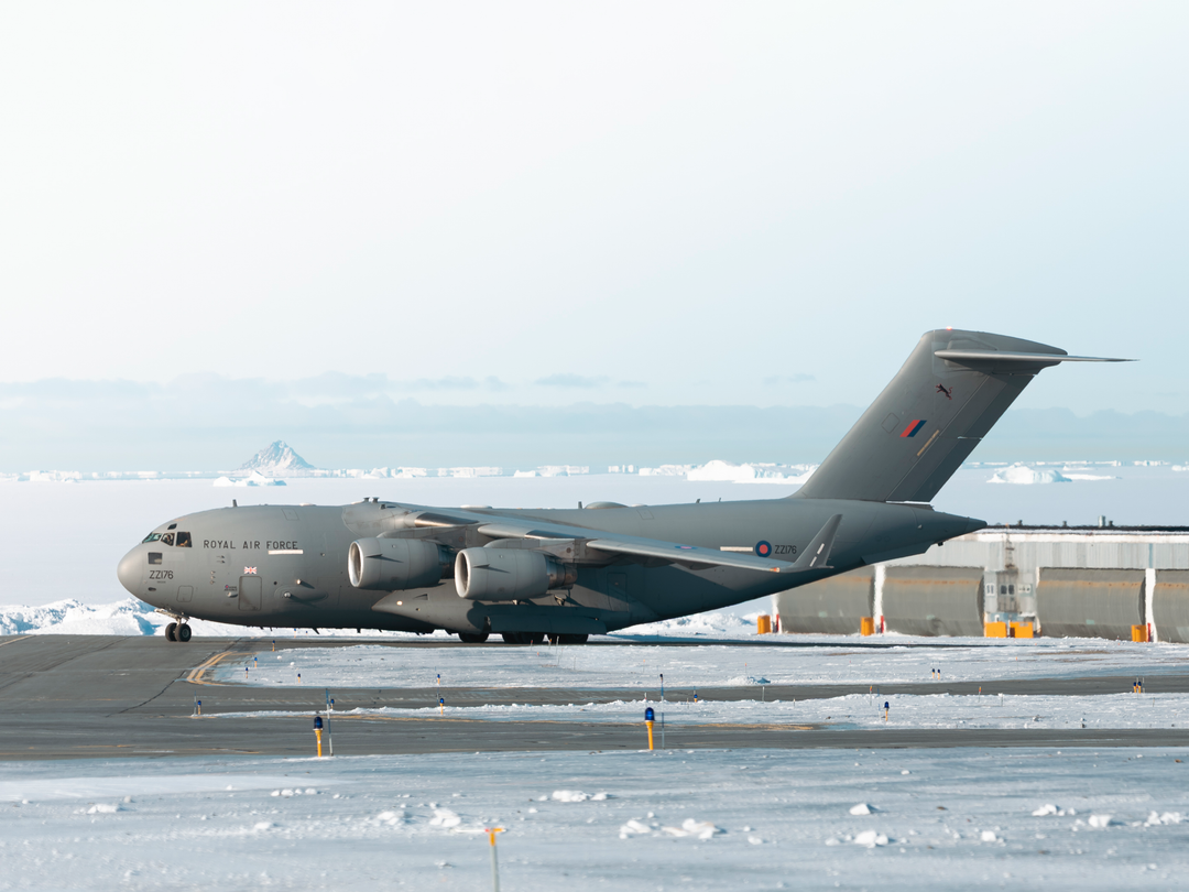 RAF C-17 Globemaster Side on Canada 2026 Photo Print Royal Air Force Aircraft Wall Art Posters, Prints, & Visual Artwork Hampshire Prints 6 x 4 No Frame No