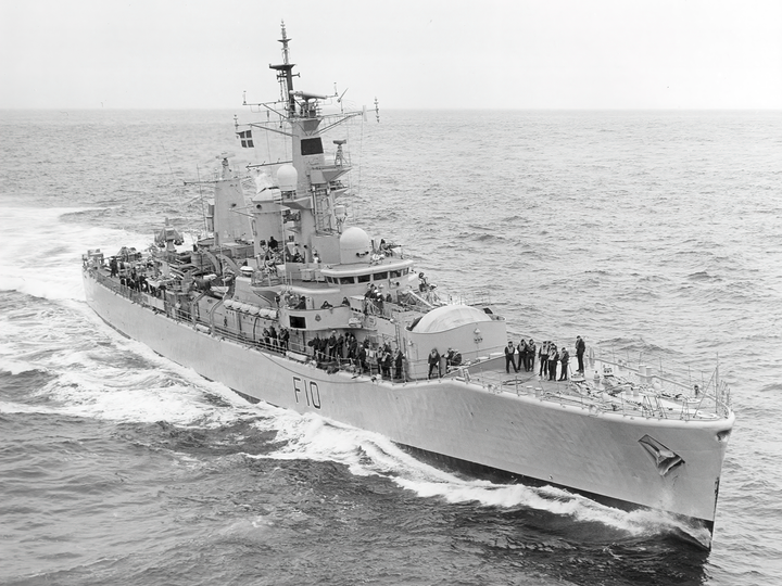 HMS Aurora (F10) Royal Navy Leander Class Frigate High Starboard Bow View Photo Print Wall Art Decor Posters, Prints, & Visual Artwork Hampshire Prints 6 x 4 No Frame No