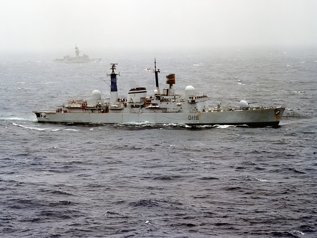 HMS Coventry (D118) Royal Navy Type 42 Destroyer Underway Photo Print Wall Art Decor Posters, Prints, & Visual Artwork Hampshire Prints 6 x 4 No Frame No