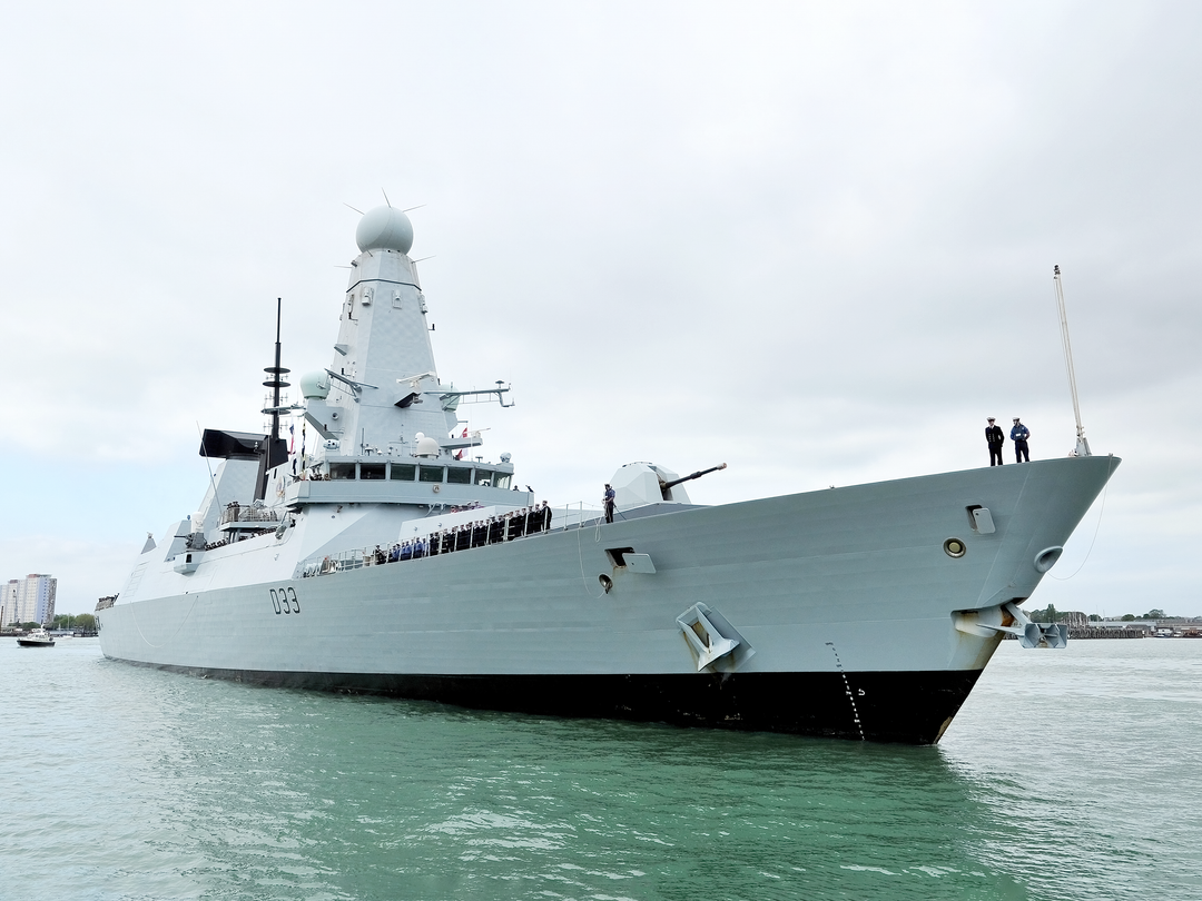 HMS Dauntless (D33) Royal Navy Type 45 Destroyer Entering Harbour Photo Print Wall Art Decor Posters, Prints, & Visual Artwork Hampshire Prints 6 x 4 No Frame No