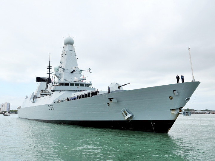 HMS Dauntless (D33) Royal Navy Type 45 Destroyer Entering Harbour Photo Print Wall Art Decor Posters, Prints, & Visual Artwork Hampshire Prints 6 x 4 No Frame No