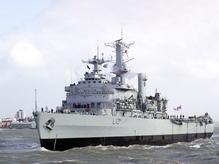 HMS Fearless (L10) Royal Navy Fearless Class Landing Platform Dock Port Bow View Photo Print Wall Art Decor - Posters, Prints, & Visual Artwork - by Hampshire Prints (image 1 of 9)