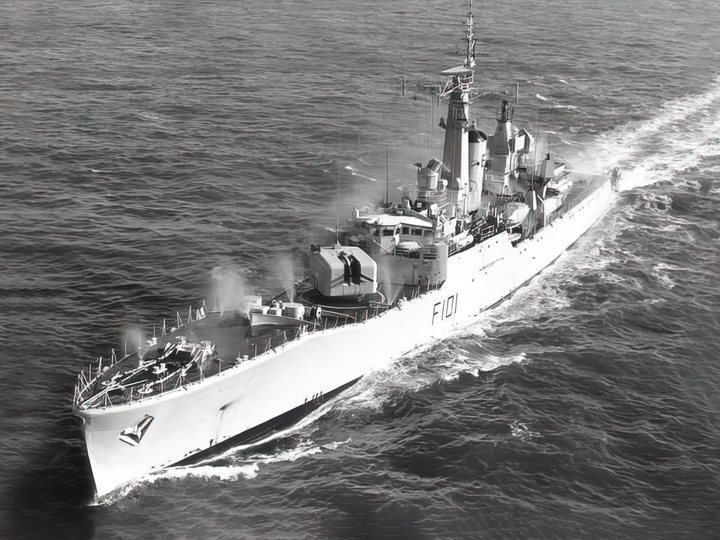 HMS Yarmouth F101 Rothesay Class Frigate Pre Wetting Photo Print - Posters, Prints, & Visual Artwork - by Hampshire Prints (image 1 of 9)
