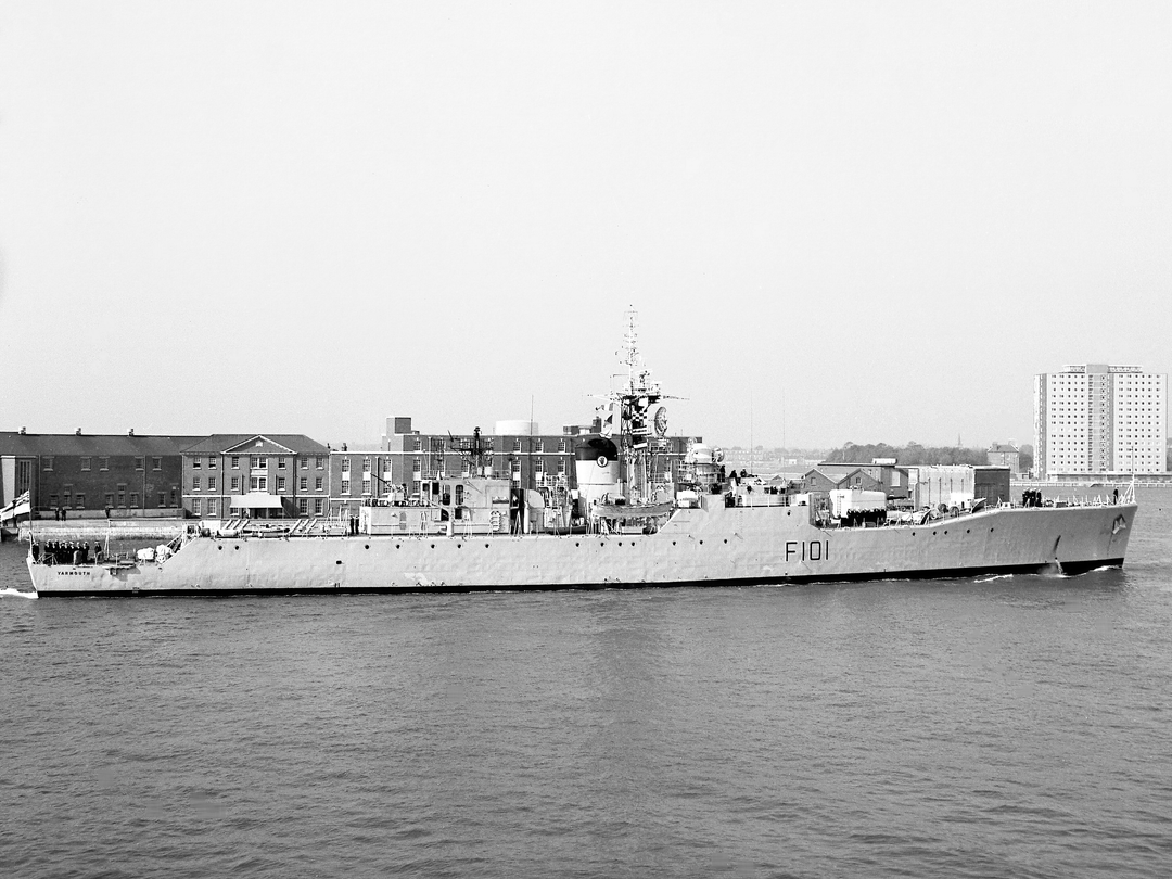 HMS Yarmouth F101 Rothesay Class Frigate 1964 Photo Print - Posters, Prints, & Visual Artwork - by Hampshire Prints (image 1 of 9)