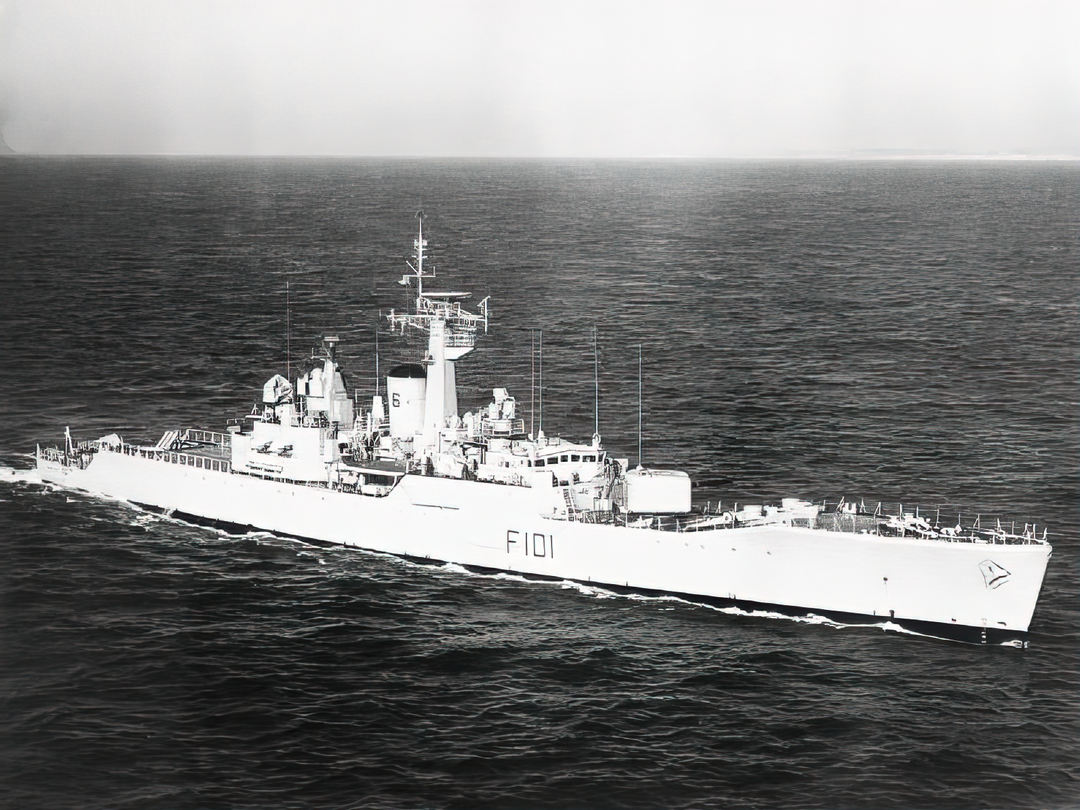 HMS Yarmouth F101 Rothesay Class Frigate 1961 Photo Print - Posters, Prints, & Visual Artwork - by Hampshire Prints (image 1 of 9)