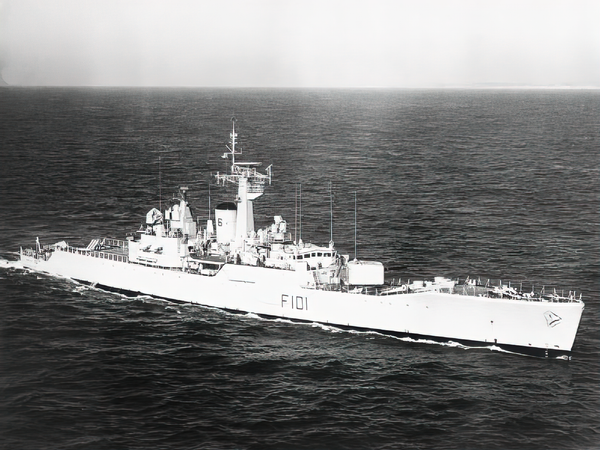 HMS Yarmouth F101 Rothesay Class Frigate 1961