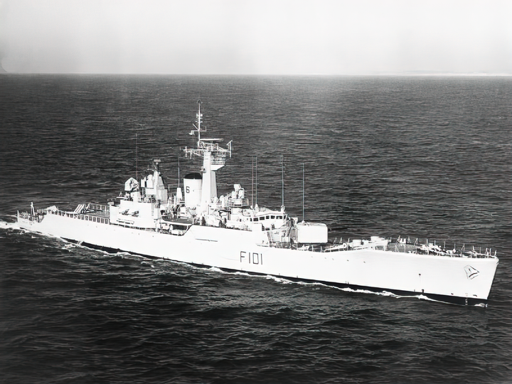 HMS Yarmouth F101 Rothesay Class Frigate 1961 Photo Print - Posters, Prints, & Visual Artwork - by Hampshire Prints (image 1 of 9)