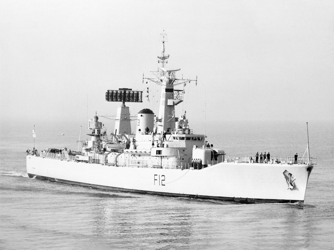 HMS Achilles (F12) Royal Navy Leander Class Frigate Photo Print Entering Harbour Warship Wall Art Posters, Prints, & Visual Artwork Hampshire Prints 6 x 4 No Frame No