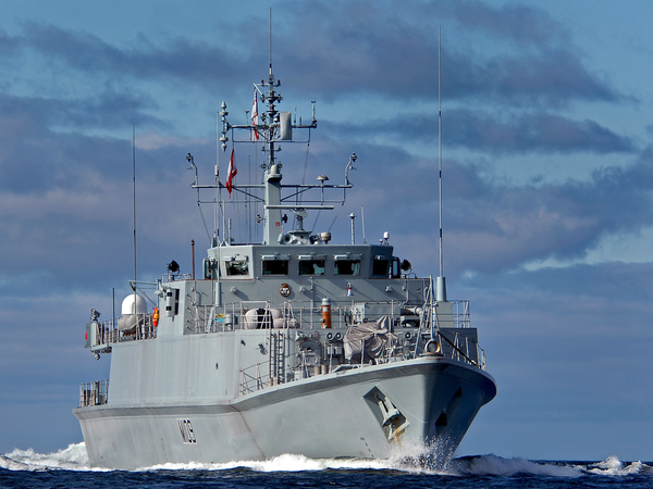 HMS Bangor M109 Sandown Class Minehunter 10 September 2007
