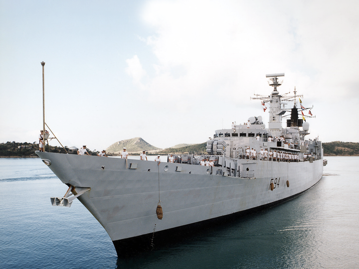 HMS Brave (F94) Royal Navy Type 22 Frigate Entering Harbour Photo Print Wall Art Decor Posters, Prints, & Visual Artwork Hampshire Prints 6 x 4 No Frame No