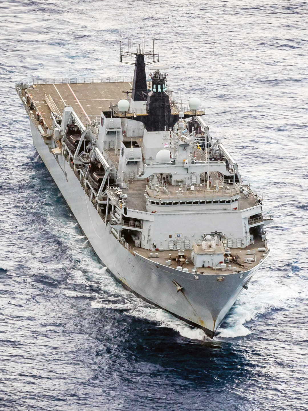 HMS Bulwark (L15) Royal Navy Albion Class Amphibious Ship High Starboard Bow View Photo Print Wall Art Decor Posters, Prints, & Visual Artwork Hampshire Prints 6 x 4 No Frame No